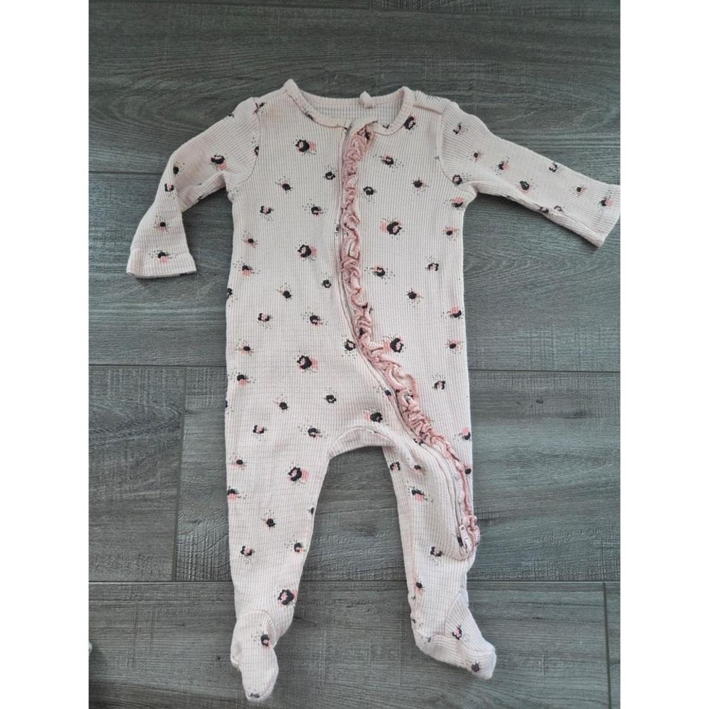 Jessicaโ simpson baby girl footed sleeper 3-6 mos